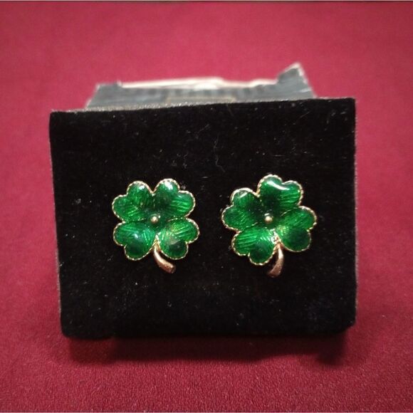 🎉HOST PICK🎉NWT and box Avon Lucky Clover pierced earrings - Picture 3 of 5